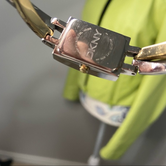 DKNY 90’s Style Women’s Watch - Picture 7 of 7